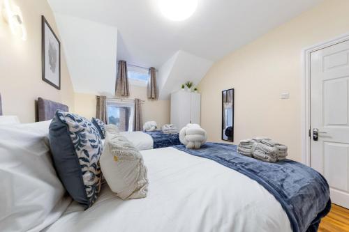 Lovely 4-BR Home In Leyton - Sleeps 14, Near Tube, London (photo 5)