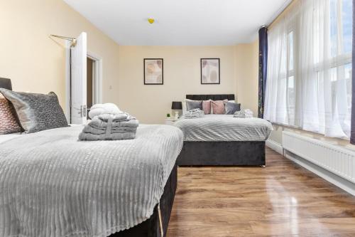 Lovely 4-BR Home In Leyton - Sleeps 14, Near Tube, London (photo 7)