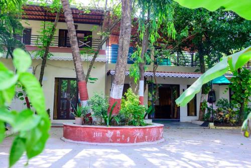 . Beautiful and luxurious 3 BHK villa with Swimming pool and kitchen for upto 20 people near beach