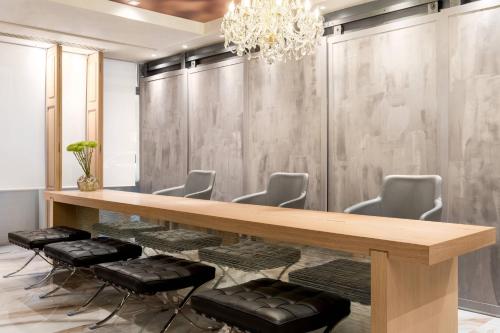 Renaissance Paris Vendome Hotel - image 2