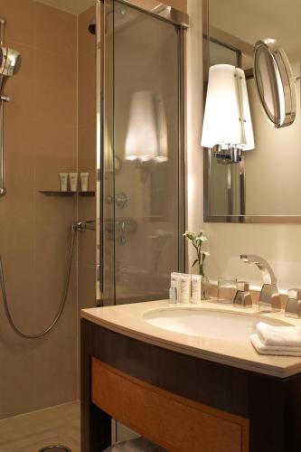 Renaissance Paris Vendome Hotel - image 4