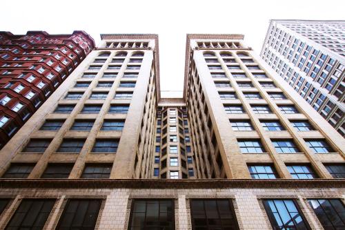 Buitenkant, Hotel Saint Louis, Autograph Collection near Campbell House Museum