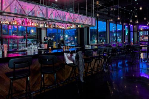 MOXY Minneapolis Uptown - image 12