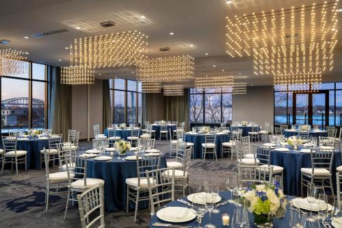 AC Hotel by Marriott Portsmouth Downtown/Waterfront - image 2