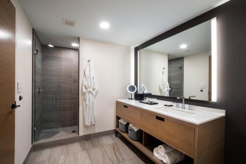King Room image 6