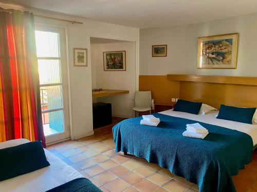 1 double bed, 1 twin bed