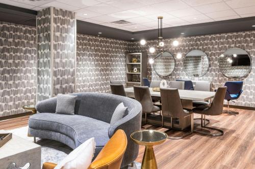 Bar, Courtyard by Marriott Wichita at Old Town near Great Plains Transportmuseum