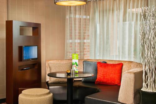 Courtyard by Marriott Dulles Town Center - image 8