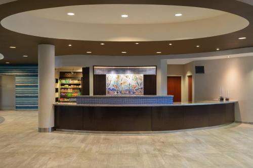 Lobby, Courtyard by Marriott Fort Lauderdale Airport & Cruise Port near Rustic Inn Crabhouse