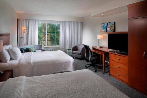 1 king bed, 1 sofa bed