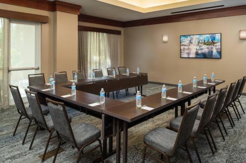 Courtyard by Marriott Fort Lauderdale Airport & Cruise Port - image 9