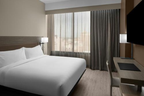 King Room with City View and Adapted Tub - Mobility Accessible room in AC Hotel San Antonio Riverwalk