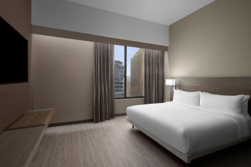 King Room with City View image 3