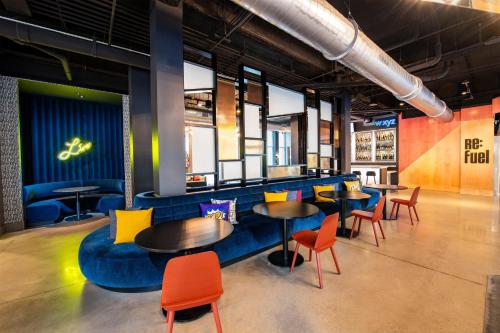 Pub/Lounge, Aloft Savannah Downtown Historic District near Juliette Gordon Low Szülőház