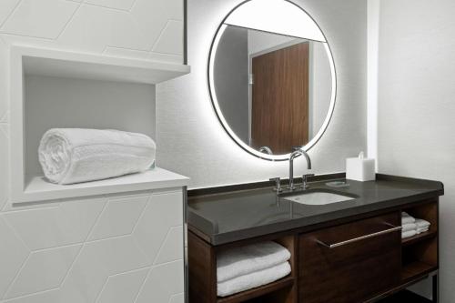 Courtyard by Marriott St Paul Downtown - image 2