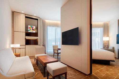 room detail thumbnail 1