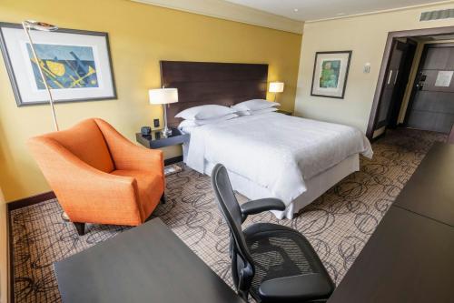 Standard King Room image 4