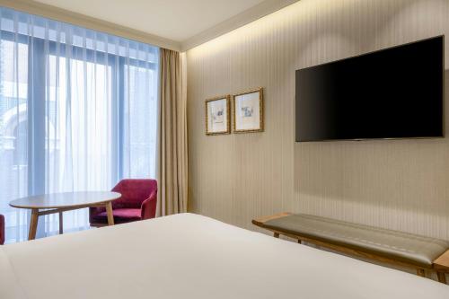 room detail thumbnail 1