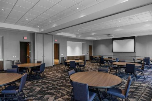 Courtyard by Marriott Indianapolis Fishers - image 11