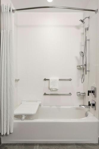 Courtyard by Marriott Indianapolis Fishers - image 7