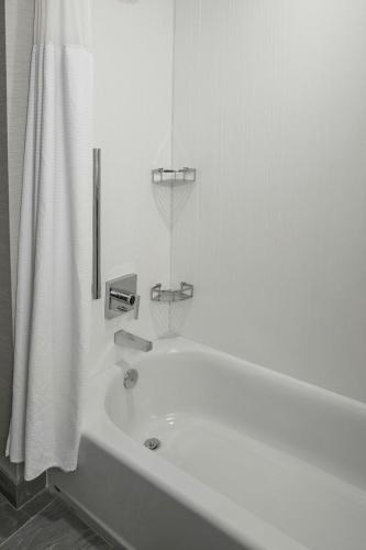 Courtyard by Marriott Indianapolis Fishers - image 10