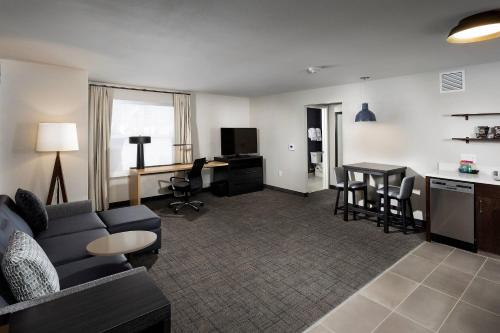 Residence Inn by Marriott Milwaukee Brookfield - image 10
