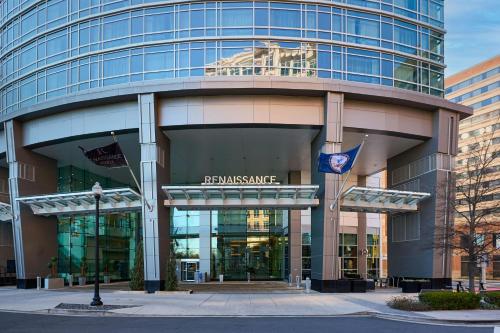 . Renaissance Arlington Capital View Hotel