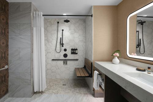 King Room image 1
