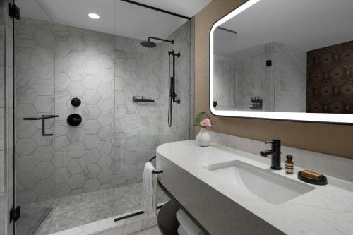 King Room image 2