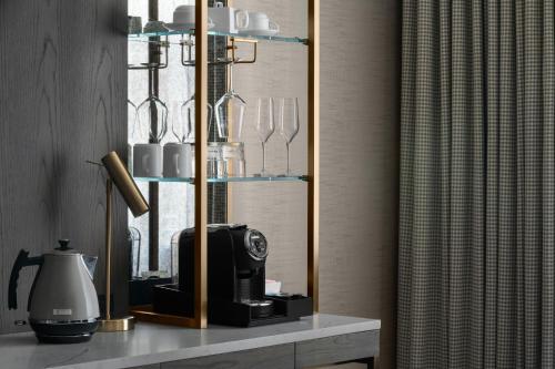 King Room image 3