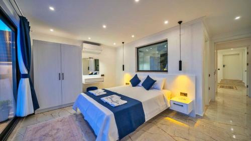 Two-Bedroom Villa image 9