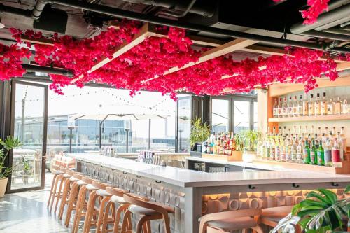 Moxy Washington DC Downtown - image 8