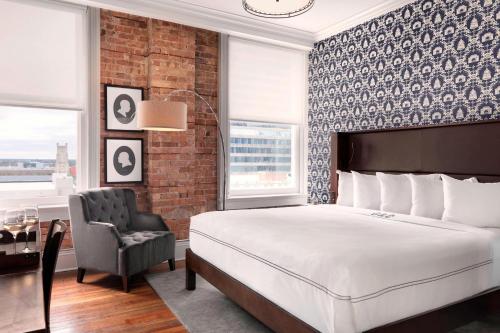 King Room image 3