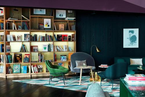 Renaissance Warsaw Airport Hotel - image 3