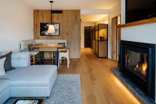 The Cloudveil Autograph Collection - image 7