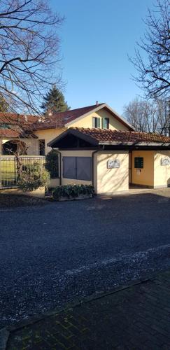 Viesnīcas āriene, Appartamento con giardino vicino Como e Milano in Guanzate