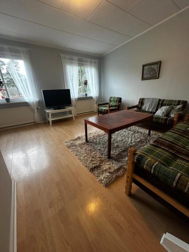 . Tvåplans lägenhet med uteplats!