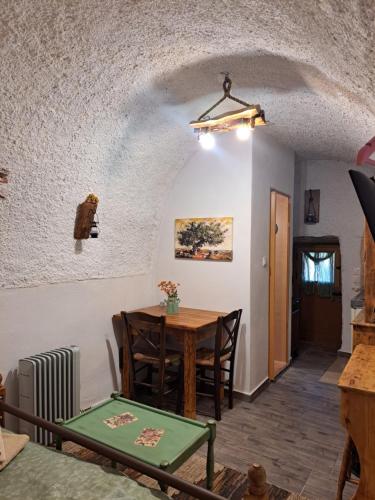 Létesítmények, Vathia view in Kyparissos