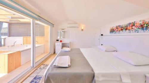 Kalkan 3 Bedroom Villa - Close to the Center - image 5