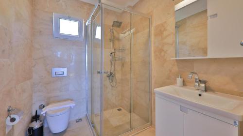Three-Bedroom Villa image 10