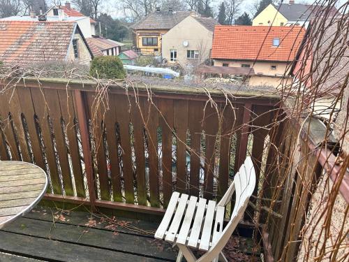 Restaurace a Penzion Podloubí (Restaurace a Penzion Podloubi) in Opocno