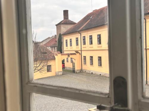 Restaurace a Penzion Podloubí (Restaurace a Penzion Podloubi) in Opocno