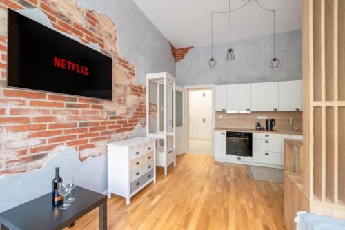 Chic Brick Suite in Historic Prague City Center by Rentez Booking.com提供写真