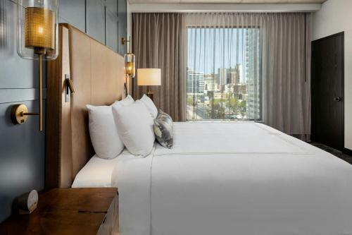 The Trade, Autograph Collection The Trade, Autograph Collection