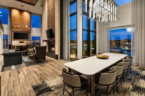 The Trade, Autograph Collection The Trade, Autograph Collection