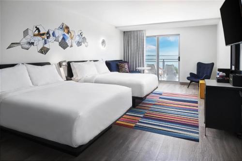2 queen beds, 1 sofa bed