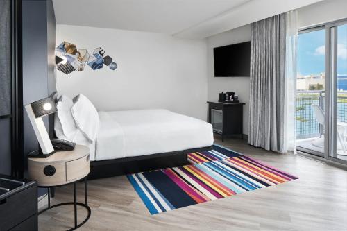 1 king bed, 1 sofa bed