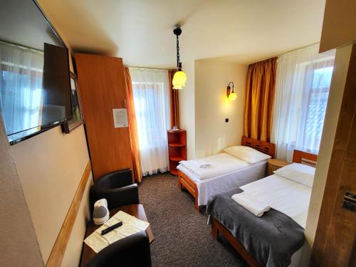 2 twin beds