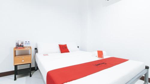 6-Bed Mixed Dormitory Room image 1