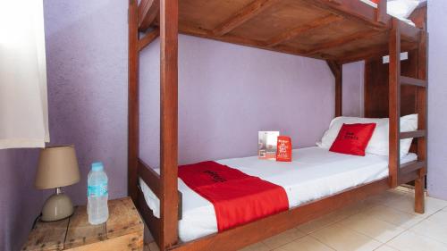 6-Bed Mixed Dormitory Room image 2